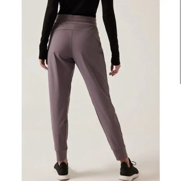 Athleta Headlands hybrid trek jogger size 2 - Picture 2 of 8